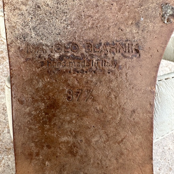 Manolo Blahnik
Susa Flat Leather Sandals - Picture 15 of 15